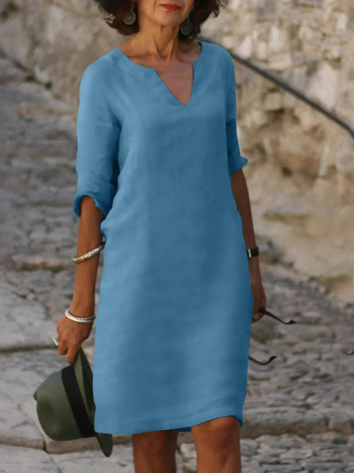 Suzan - Elegant dress with V-neckline