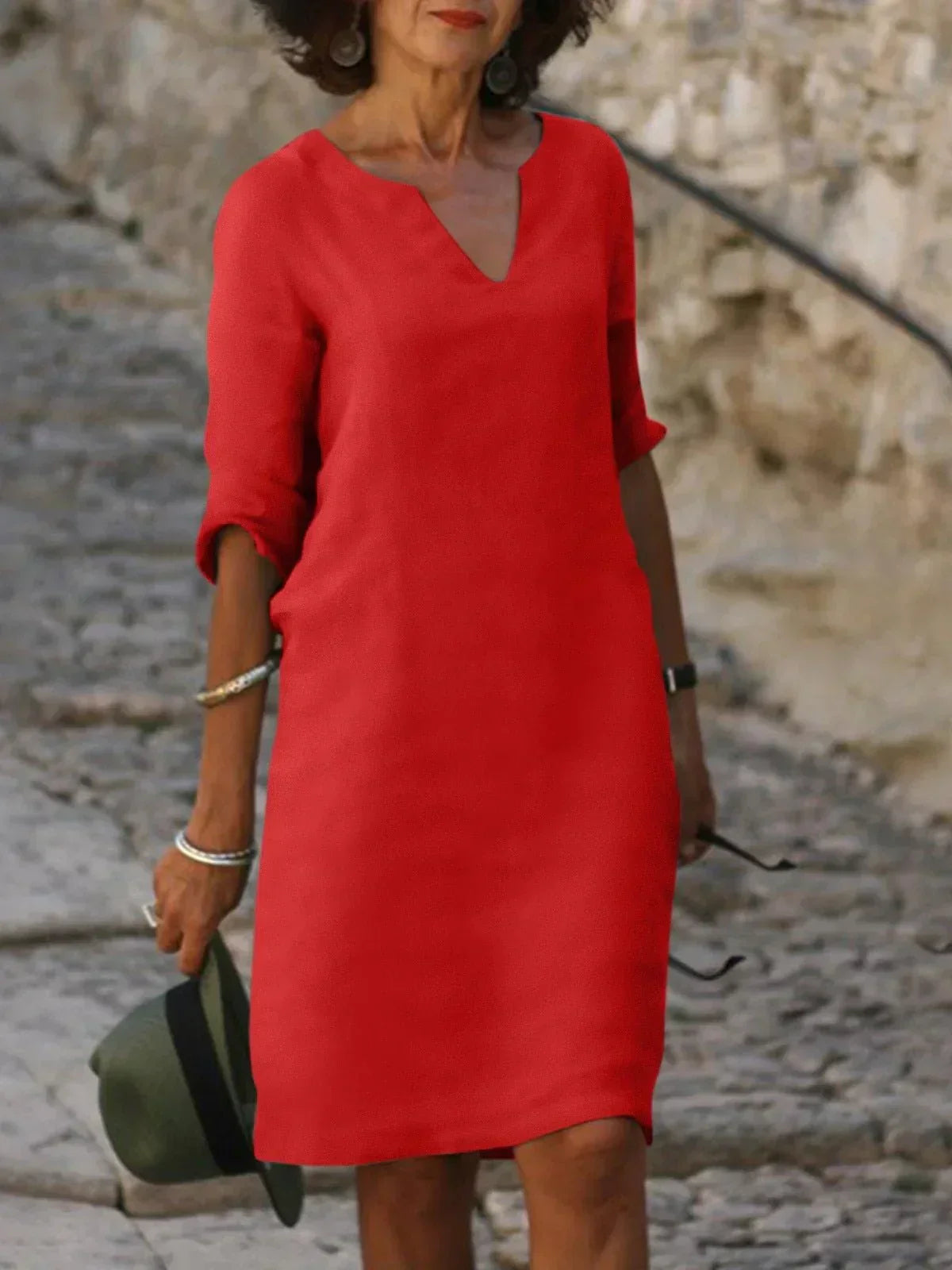 Suzan - Elegant dress with V-neckline