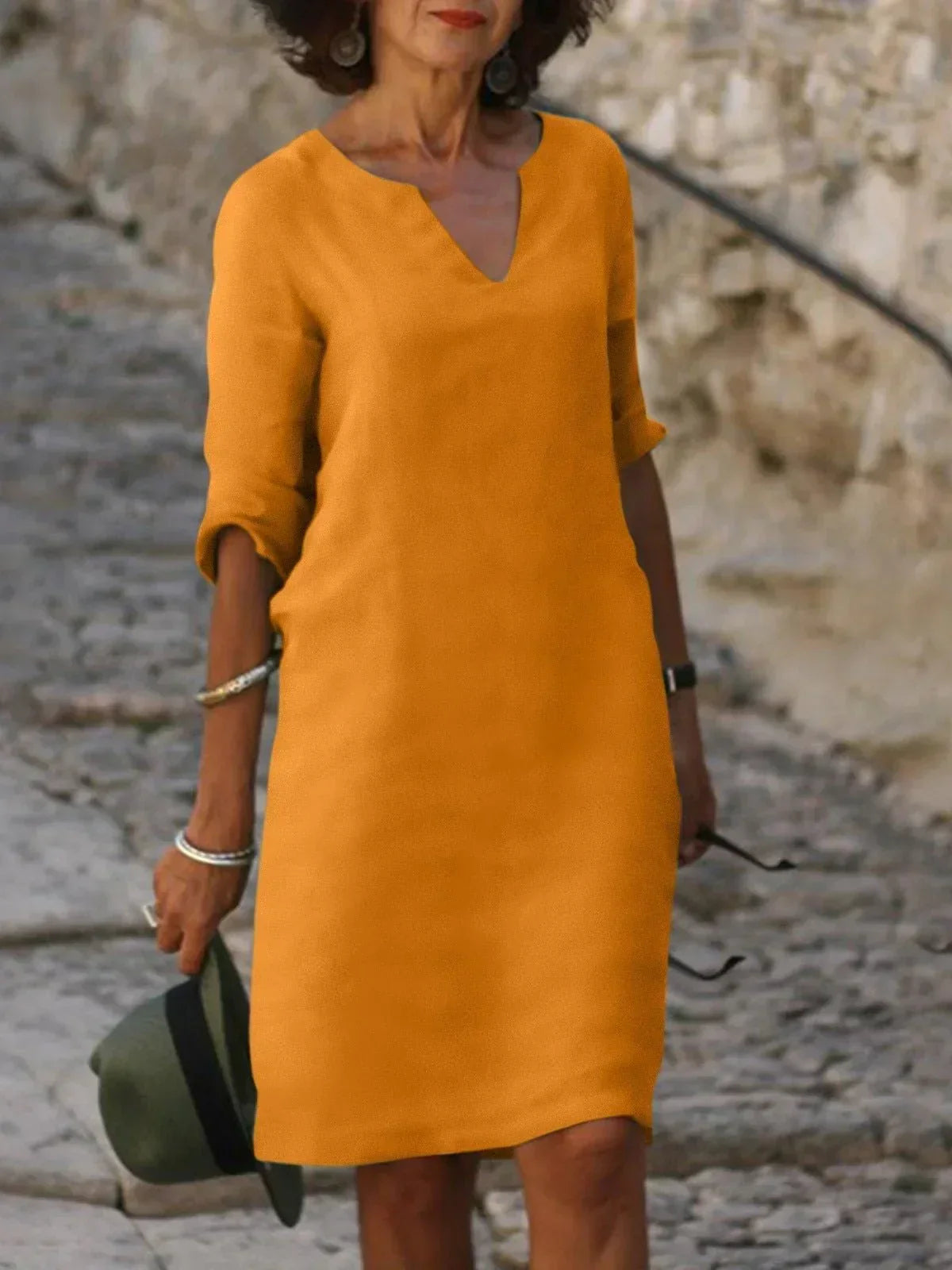 Suzan - Elegant dress with V-neckline