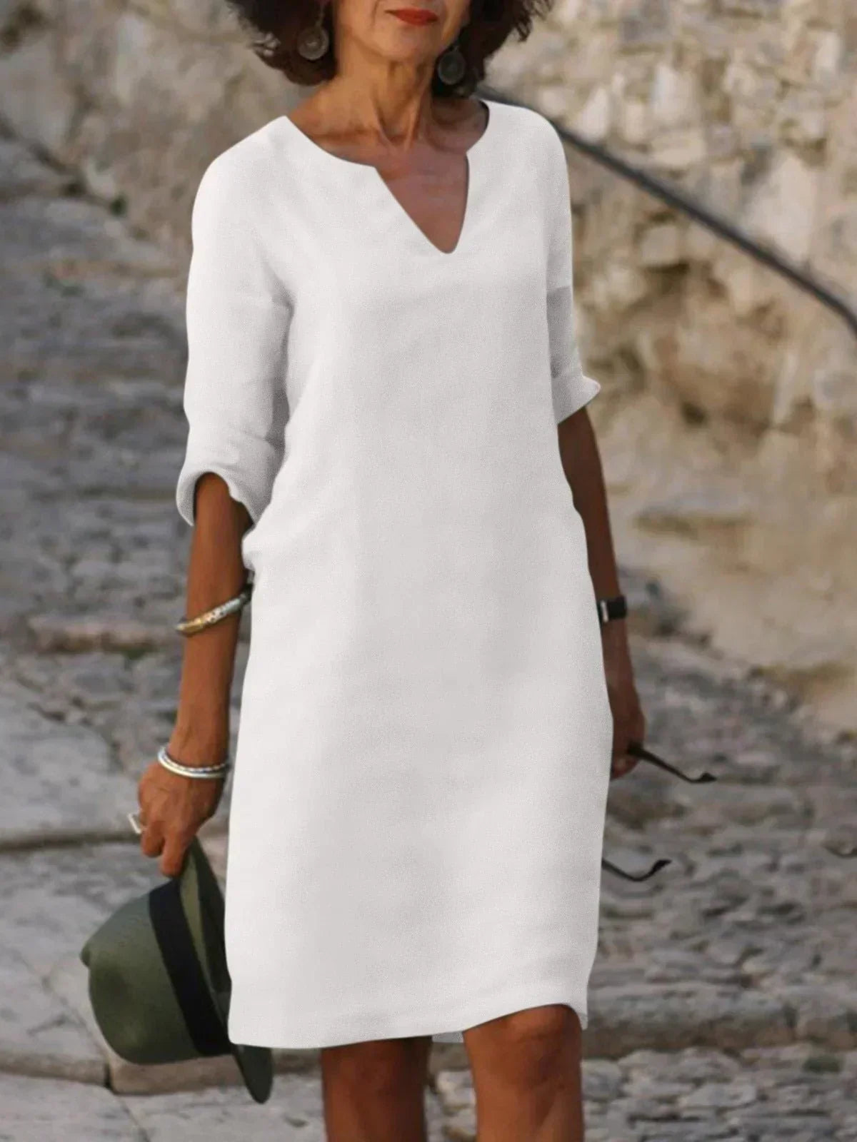 Suzan - Elegant dress with V-neckline