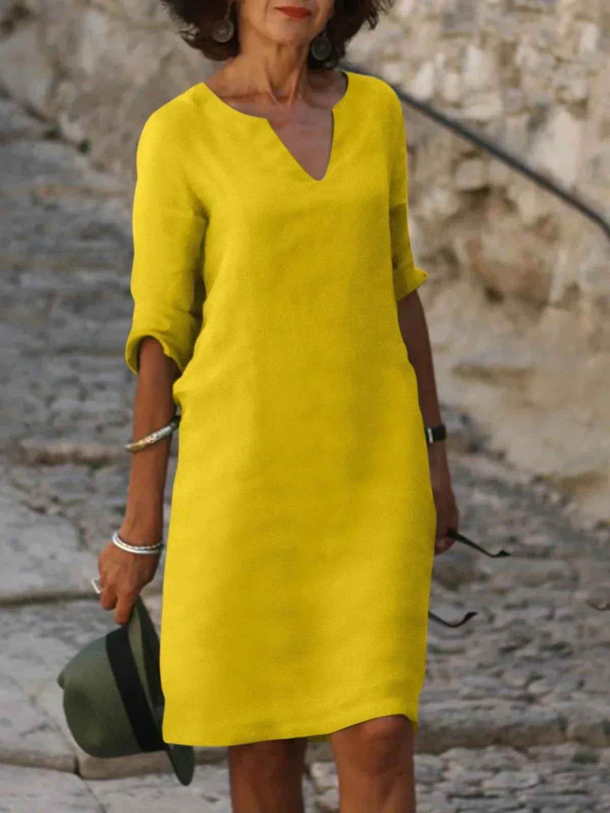 Suzan - Elegant dress with V-neckline
