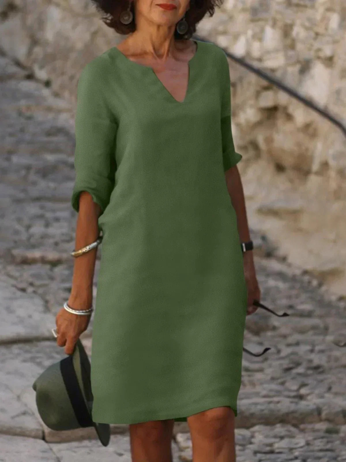 Suzan - Elegant dress with V-neckline